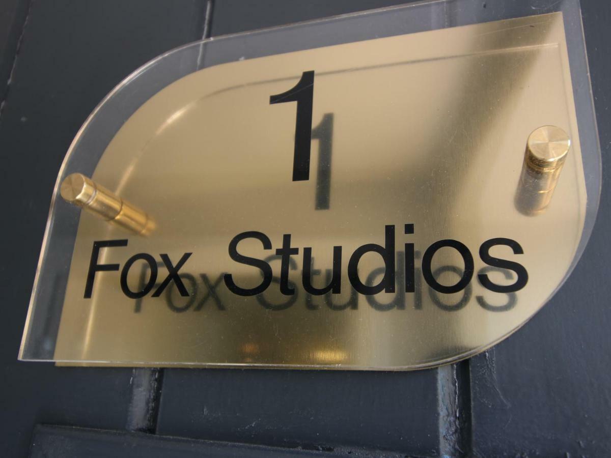 1 Fox Studios Much Wenlock Bagian luar foto